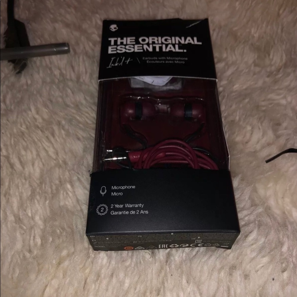 new skull candy wired earphones with Microphone